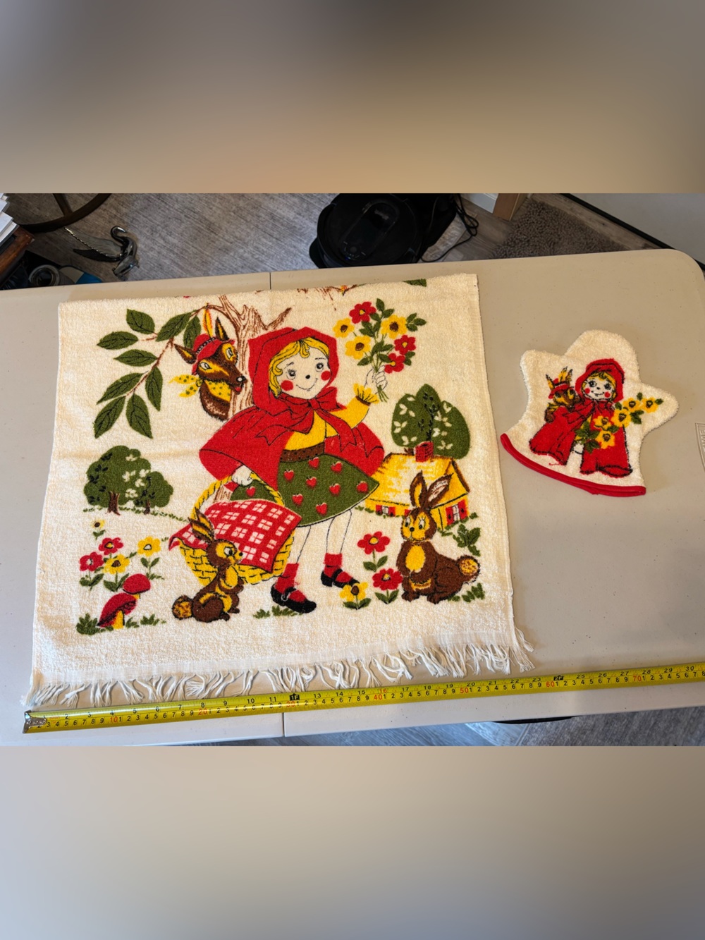 Trophy Vintage-Inspired Little Red Riding Hood Decorative Towel/Wash Mitt Set